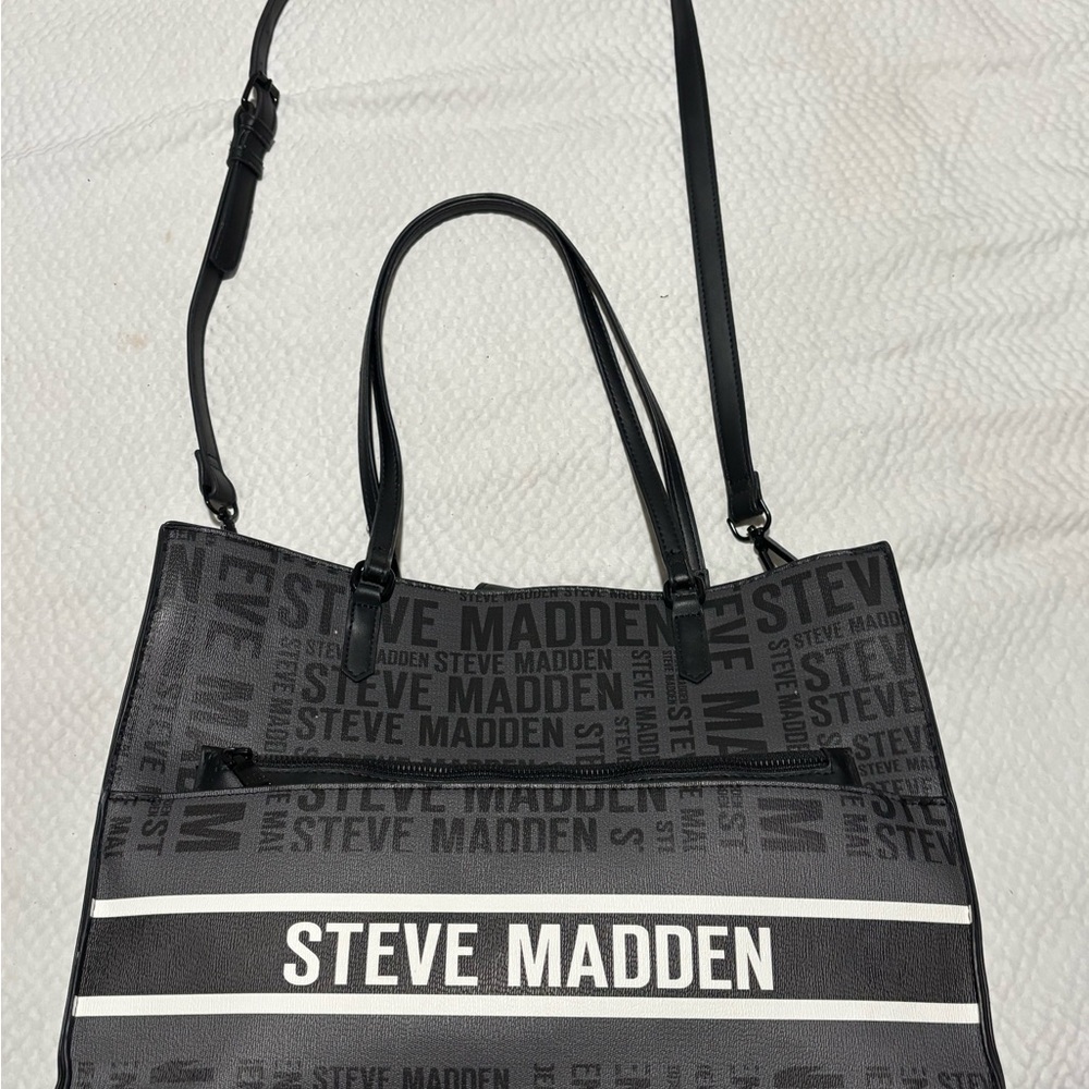 Steve Madden Black Messenger Bag with Sleek Design